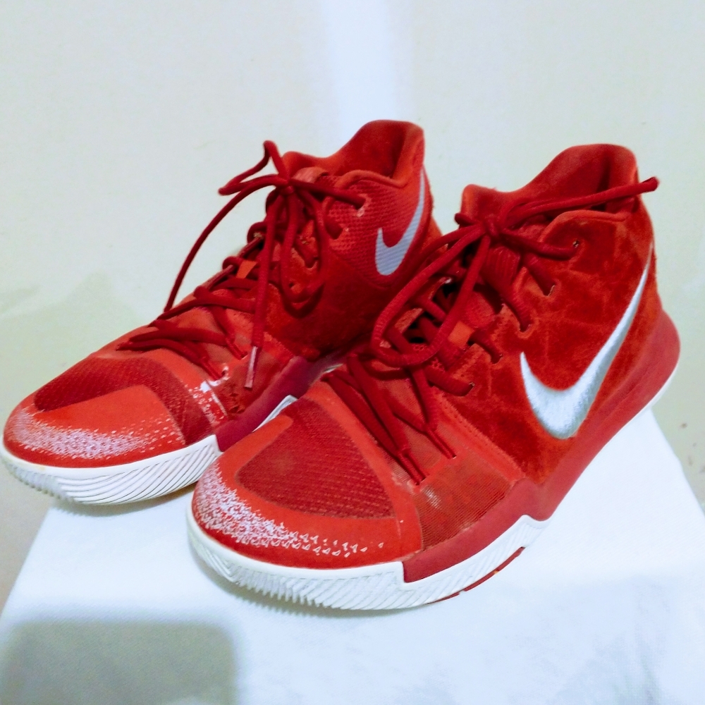 NIKE University Red, Grey & White Baskeball Shoes - Picture 8 of 15